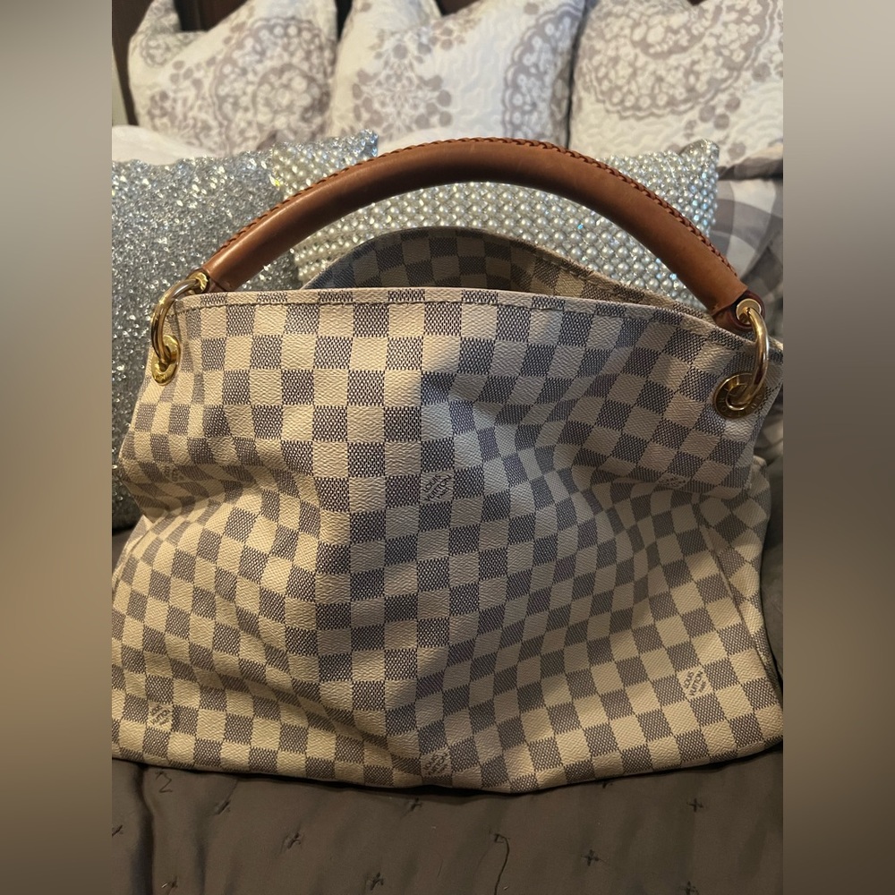 Authentic Artsy LV - Barely Used - Purchased at Northpark Mall in Dallas